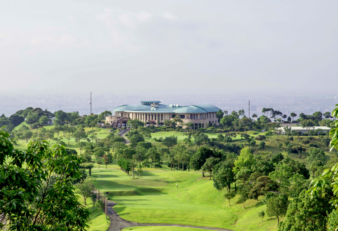 <h2>九州佐賀五天三場球</h2>
<p>花祭高爾夫俱樂部</p>
<p>大和不動鄉村俱樂部</p>
<p>日之隈鄉村俱樂部</p>


