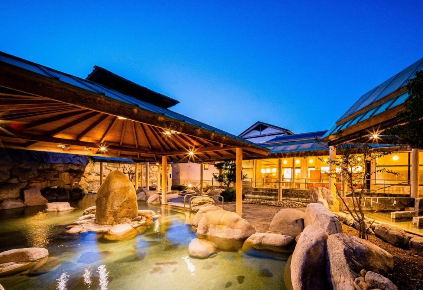 <h2>愛媛松山五天四場球</h2>
<p>松山國際高爾夫俱樂部</p>
<p>松山高爾夫球俱樂部</p>
<p>瀧之宮鄉村俱樂部</p>
<p>道後高爾夫球俱樂部</p>

