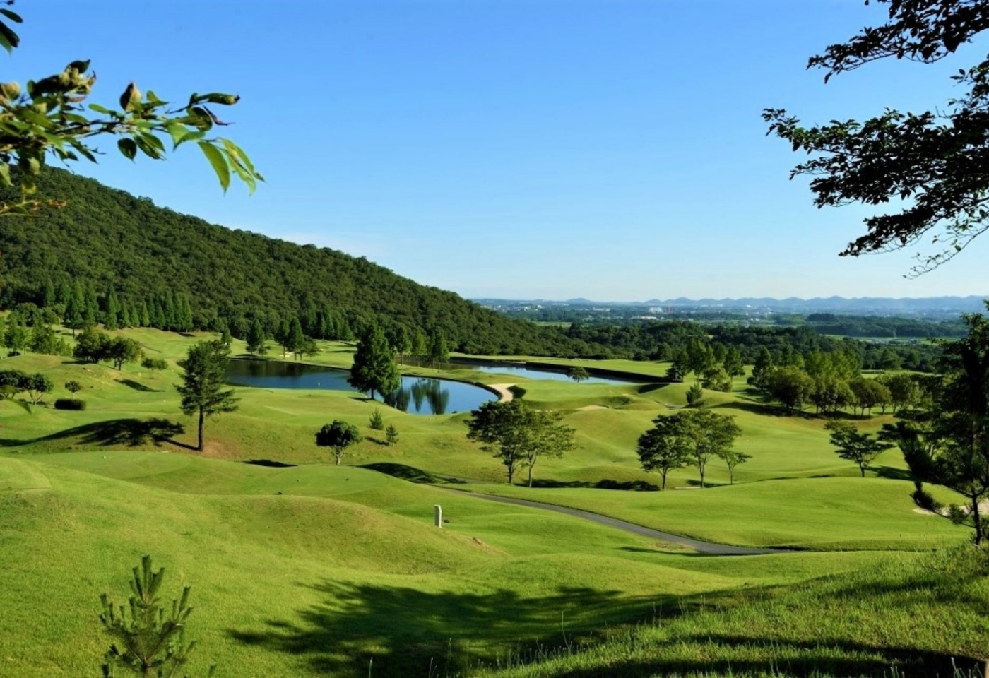 <h2>關西兵庫五天三場球</h2>
<p>青野高爾夫俱樂部</p>
<p>WEST ONE鄉村俱樂部</p>
<p>花屋敷高爾夫俱樂部</p>


