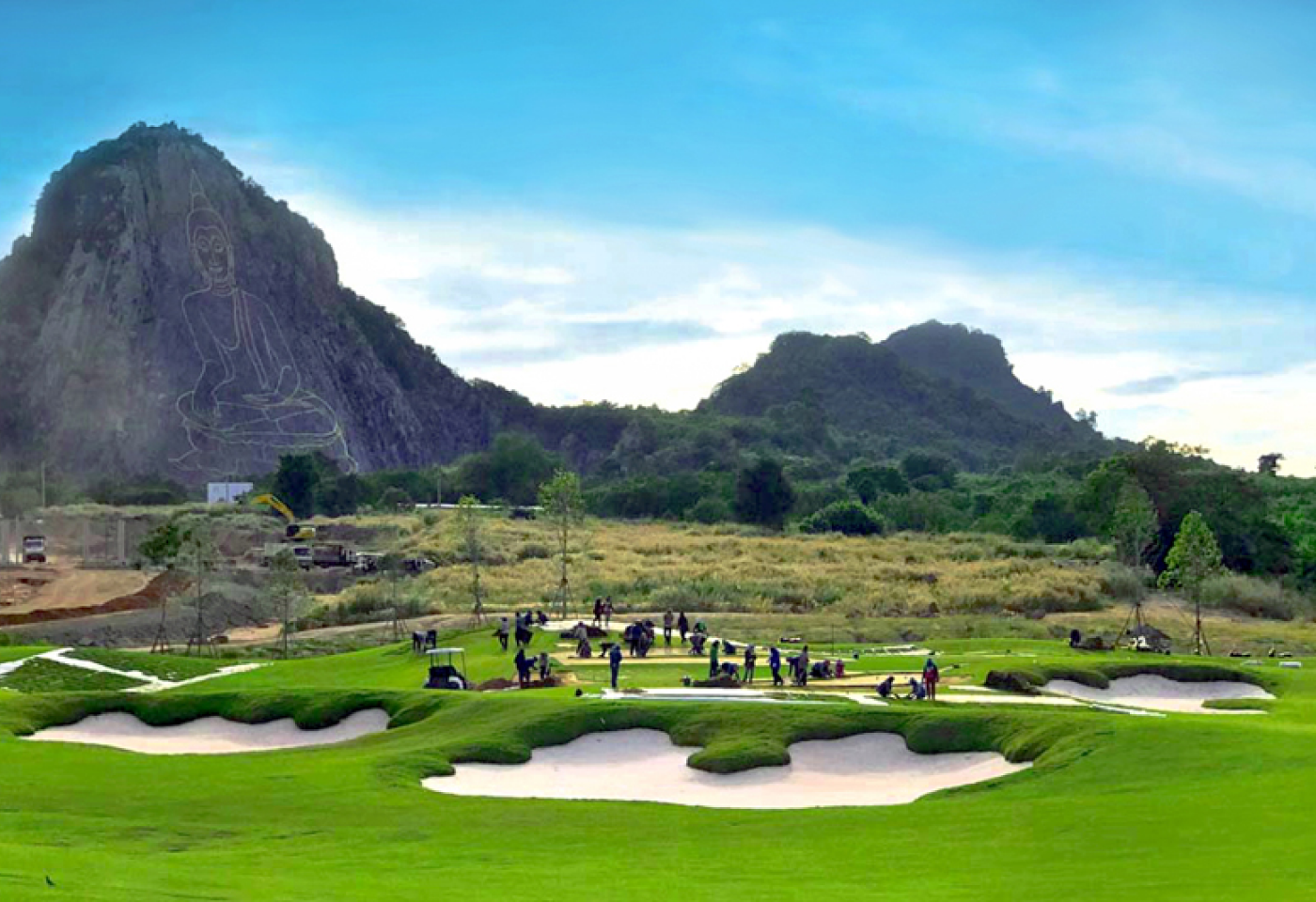 <h2>芭達雅名門五天三場球</h2>
<p>Laem Chabang Country Club</p>
<p>Chee Chan Golf Resort</p>
<p>Siam Country Club Rolling Hills</p>
