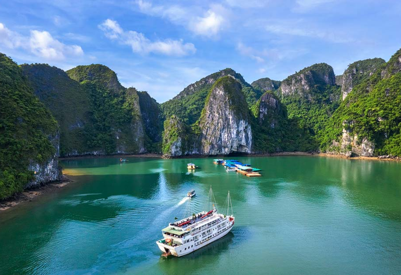 <h2>下龍灣五天三場球</h2>
<p>下龍灣FLC高爾夫球場</p>
<p>巡洲（團洲）高爾夫球場</p>
<p>傳奇山高爾夫球場</p>
