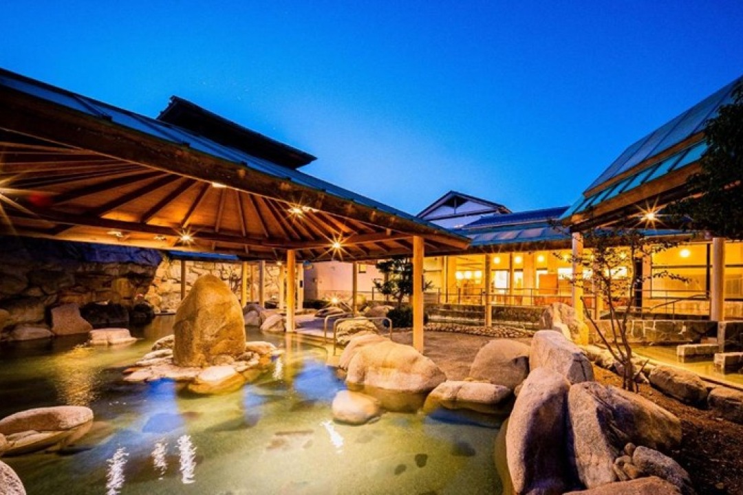 愛媛松山千年泉湯｜5 天 4場球